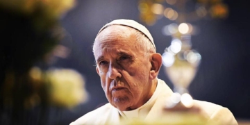 papa francesco pensa alla scomunica per mafiosi e corrotti