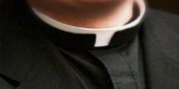 1267525274614.jpg i parrocchiani denunciano l alto prelato