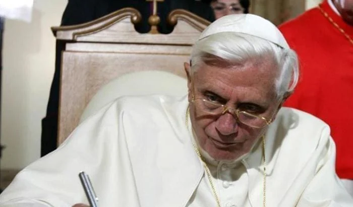 00052719 Papa Ratzinger