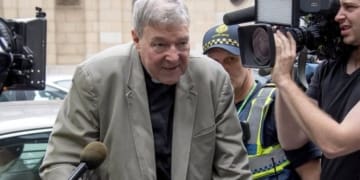 kardinal george pell verlaesst