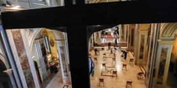 chiesa croce posti covid dpcm lapresse 2020 640x300 1