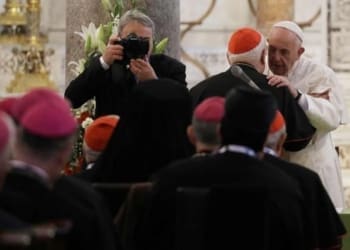 papa francesco in visita a bari