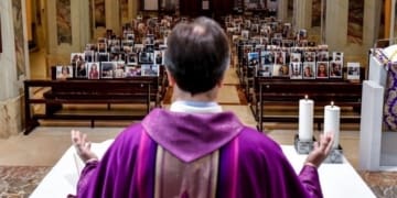 italian priest says mass to selfies church coronavirus italy