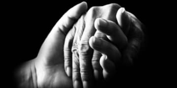 1648209323Hands 699486