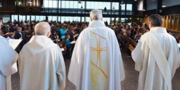 Chiesa e abusi in Francia 60 mila euro di risarcimento alle vittime meteoweek 20220603 min