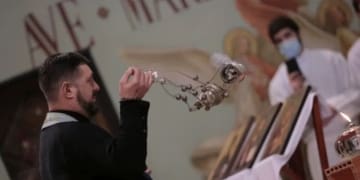 Pedofilia nella Chiesa portoghese, il report: 'Almeno 4.815 vittime'