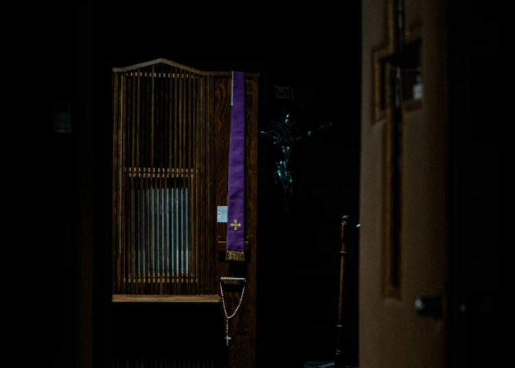 Messina: prete arrestato per abusi sessuali su una donna ospite di una casa accoglienza