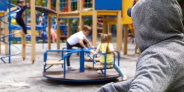 f violenza pedofili fenomeno svizzera cacciatori 1kwan